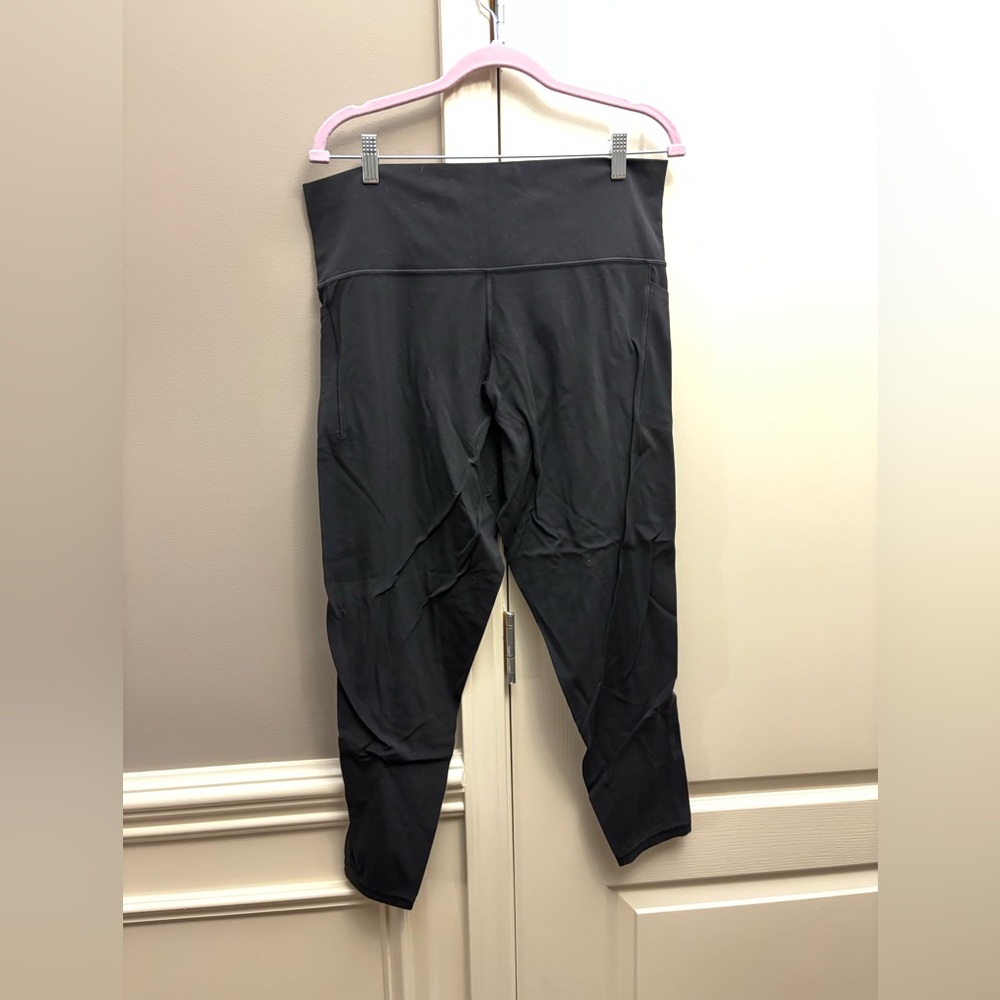 Athleta Salutation Stash 7/8 leggings